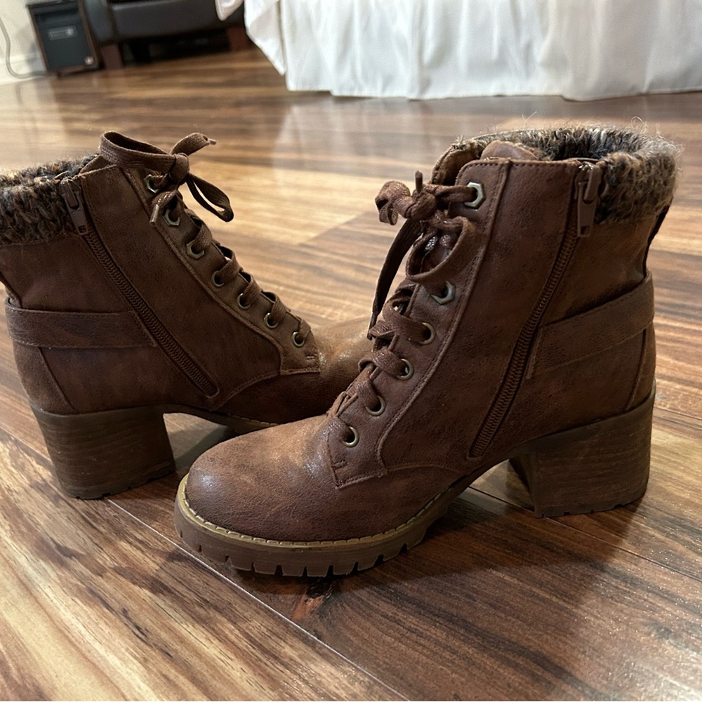 Carlos Santana boots